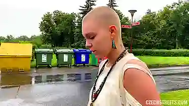 Чешский пикап на улице закончился еблей в грязной луже под дождём