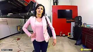 Бекки Бандини решила не платить за ремонт авто, а отработала долг