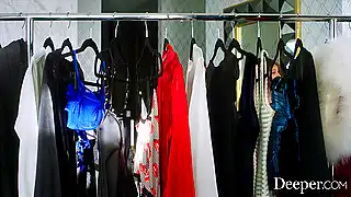 У мужика хобби снимать тёлок на фотоаппарат, а потом ебать своих моделей