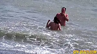 Наступило лето и нудисты на пляжи вылезли из укрытий показывать тело