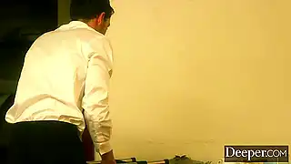 Измена жены в отеле с хуястым офицантом, который классно лижет пизду