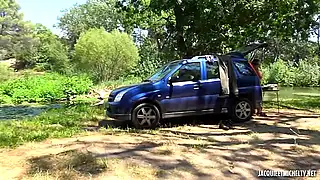 Рыбачка на свежем воздухе повелась на пикап и трах