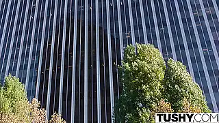 Молодые анальные лесбиянки нацепили сексуальный наряд и устроили супер трах