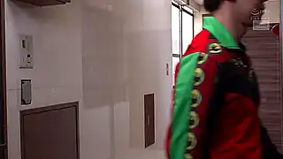 Тренер молодой со зрелой клиенткой занимается сексом у неё дома