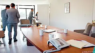 Зрелки бизнесменши устроили крутое лесбийское порево на встрече