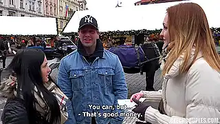 Две подружки на улице повелись на пикап и выебаны