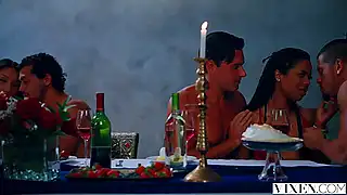Пьяное групповое порно для заводных сучек