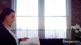 Сисястая Анжела Уайт в командировке трахнулась с коллегой