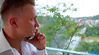 Чех с другом жены трахнул сучку в очко и пиздень разом