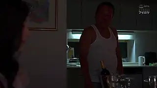 Пиздатый ролик инцест с молодой японкой, которую ебет отец