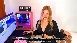 Простушка Катя готова отсосать за новый компьютер