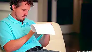 Секс с мамой друга и молодым парнем, ибо тёлочка похотливая жаждет ебли