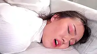 Стройная казашка села попкой на здоровый хуй