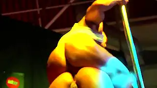 Публичный секс в клубе с горячими тёлочками