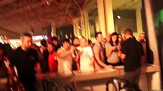 Публичный секс в клубе с горячими тёлочками