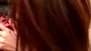 Сантехник жестко трахнул на полу хозяйку, что его вызвала для починки дома