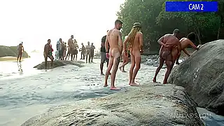 Бразильский нудистский пляж стал локацией для групповой анал оргии у моря