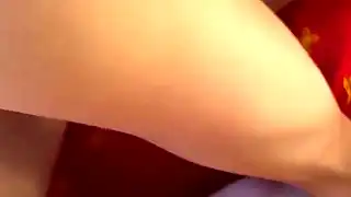 Так сильно кончила от большого хуя, что залила кончей всю футболочку