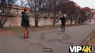 Подумаешь сосу и трахают с другим, это всё ради денег — кукол смотрит на секс бабы