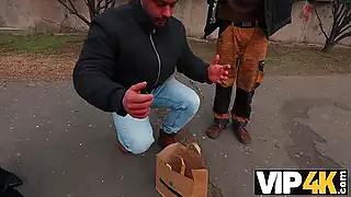 Подумаешь сосу и трахают с другим, это всё ради денег — кукол смотрит на секс бабы