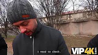 Подумаешь сосу и трахают с другим, это всё ради денег — кукол смотрит на секс бабы