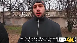 Подумаешь сосу и трахают с другим, это всё ради денег — кукол смотрит на секс бабы