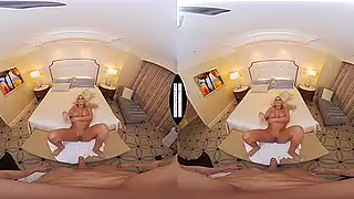 Зрелые дойки шаболды колышатся когда ебырь трахает сучку