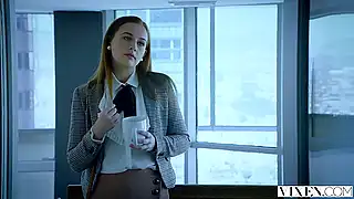 Лучший друг отца пристроил на работу и сам кочаном в пизду сучке вдул
