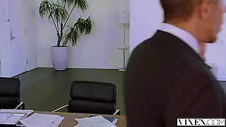 Лучший друг отца пристроил на работу и сам кочаном в пизду сучке вдул