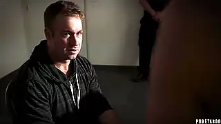 Тщательный полицейский досмотр перерос в фистинг и анал