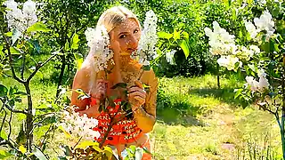 Славянская милашка показала, каким бывает клитор девушки между ног