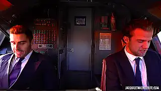 Две стюардессы отдались папикам за деньги прямо в самолете