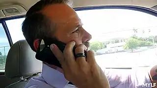 Аппетитная милфа пригласила любовника на романтический трах