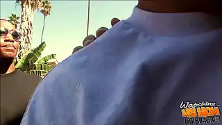 Рыжая мамаша показала сыну межрассовое порно в реале